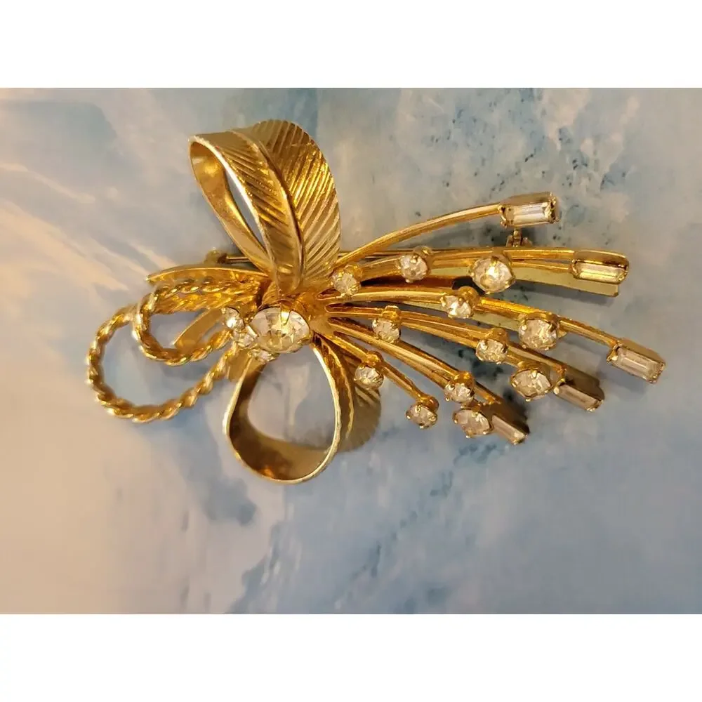 Vintage Gold Rhinestone Flower‎ Brooch Sarah Coventry Floral Pin Signed Large